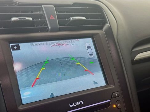 Used 2018 Ford Fusion Titanium image 17