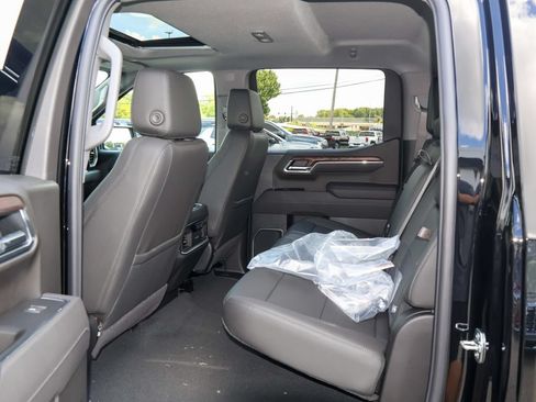 New 2026 GMC Sierra 1500 SLT w/ SLT Premium Plus Package AWD/4WD image 11