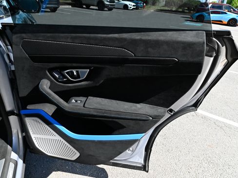 Used 2024 Lamborghini Urus Performante AWD/4WD image 51