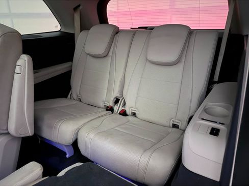 Used 2020 Mercedes-Benz GLS 450 4MATIC image 25