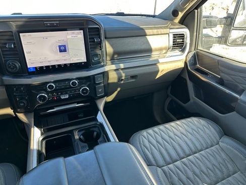 Used 2025 Ford F450 Platinum w/ Platinum Plus Package AWD/4WD image 13