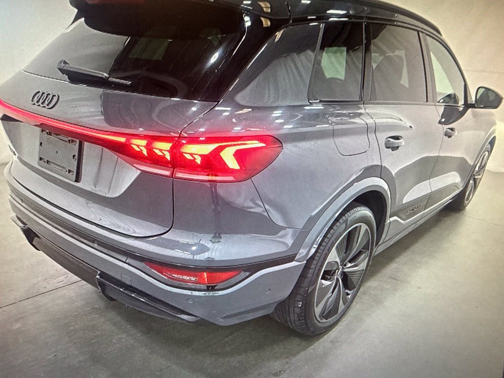 Used 2025 Audi SQ6 e-tron Prestige w/ Red Edition One AWD/4WD image 2