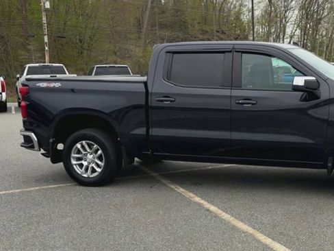 Used 2023 Chevrolet Silverado 1500 LT AWD/4WD image 9