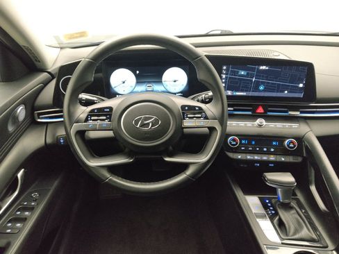 Used 2023 Hyundai Elantra Limited image 22