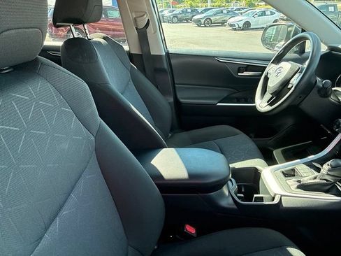 Used 2025 Toyota RAV4 XLE AWD/4WD image 20
