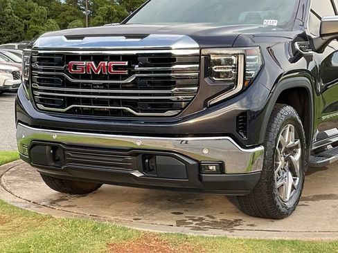 Used 2024 GMC Sierra 1500 SLT w/ SLT Premium Plus Package AWD/4WD image 10