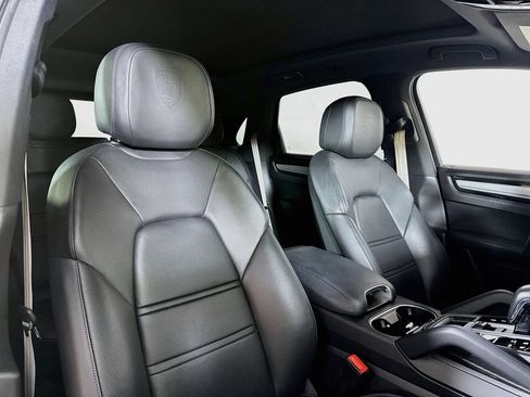 Certified 2023 Porsche Cayenne Platinum Edition AWD/4WD image 35