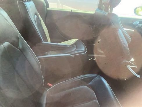 Used 2025 Chrysler Pacifica Limited image 13