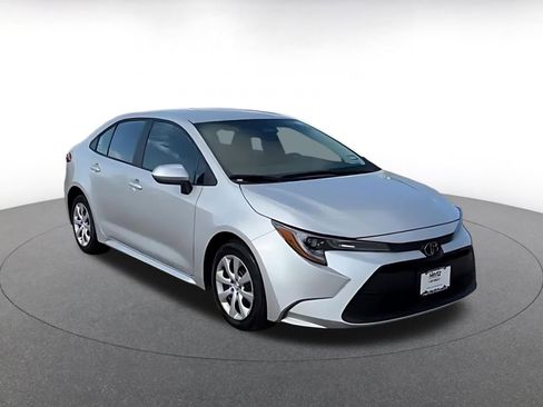 Used 2025 Toyota Corolla LE image 3