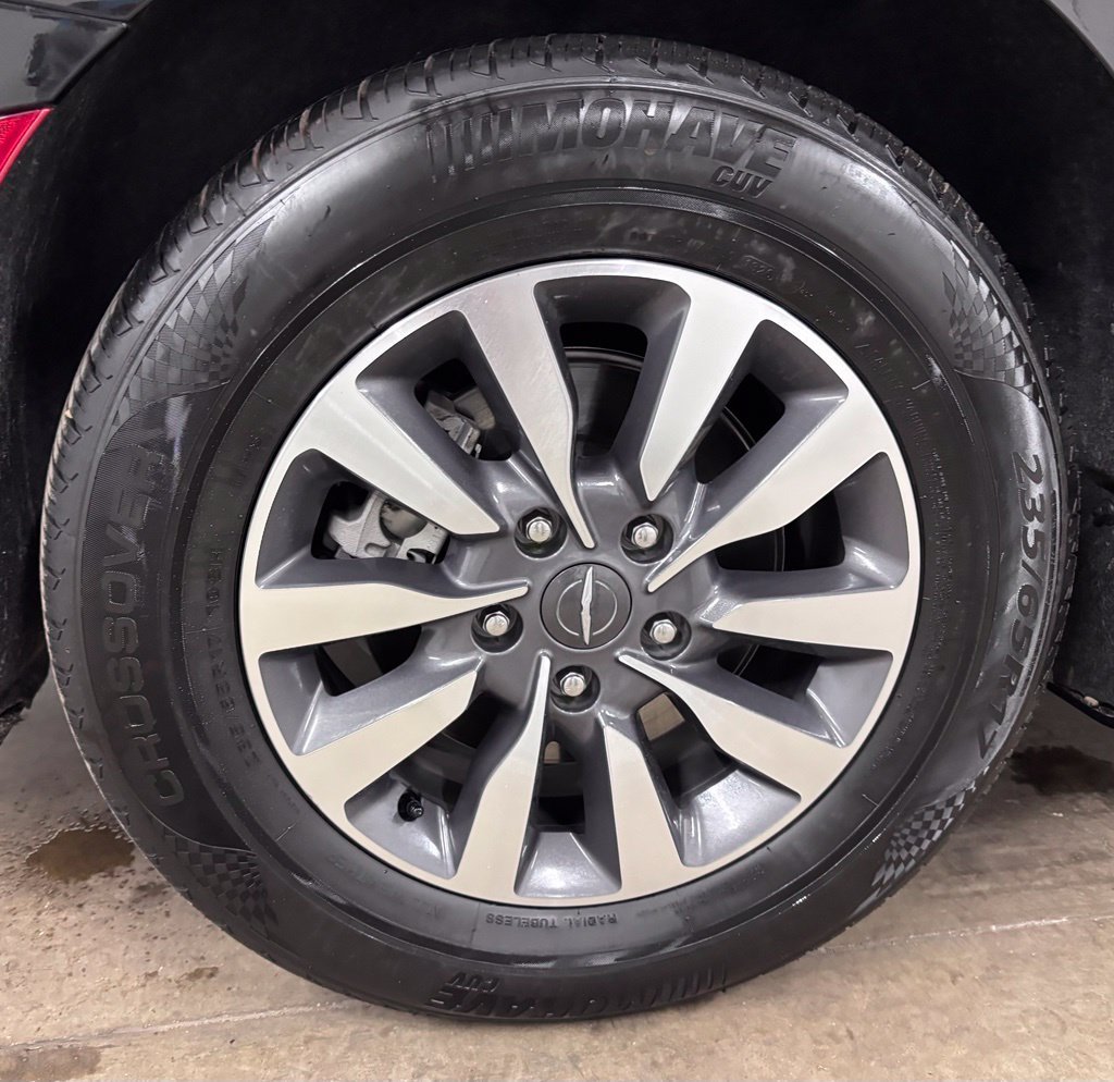 Used 2024 Chrysler Pacifica Limited FWD image 8