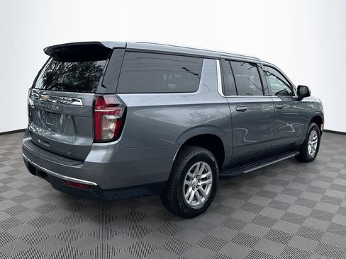 Used 2022 Chevrolet Suburban LT w/ Luxury Package image 6