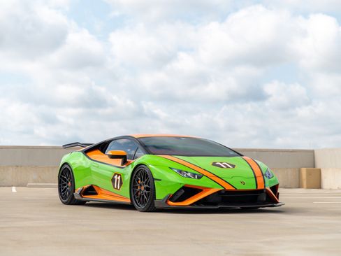 Used 2021 Lamborghini Huracan EVO image 2