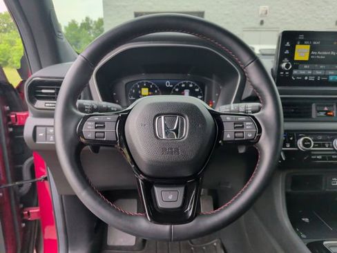 Used 2025 Honda Pilot Black Edition image 12