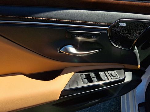 Used 2023 Lexus ES 350 Ultra Luxury w/ Accessory Package (Z1) FWD image 12