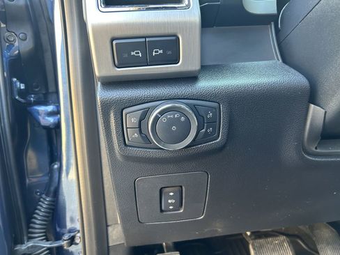 Used 2015 Ford F150 Platinum w/ Equipment Group 701A Luxury image 4