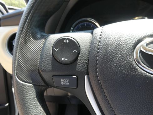 Used 2018 Toyota Corolla LE FWD image 16