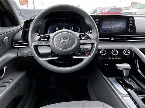 Used 2024 Hyundai Elantra SE image 6