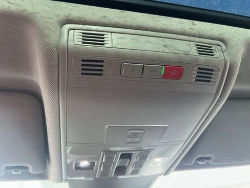 Certified 2022 Volkswagen Tiguan SE w/ Panoramic Sunroof Package image 15