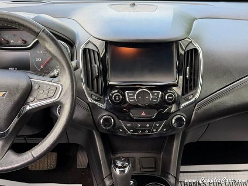 Used 2018 Chevrolet Cruze Premier w/ Premier True North Edition FWD image 17