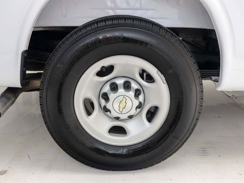 Used 2025 Chevrolet Express 3500 LS image 27