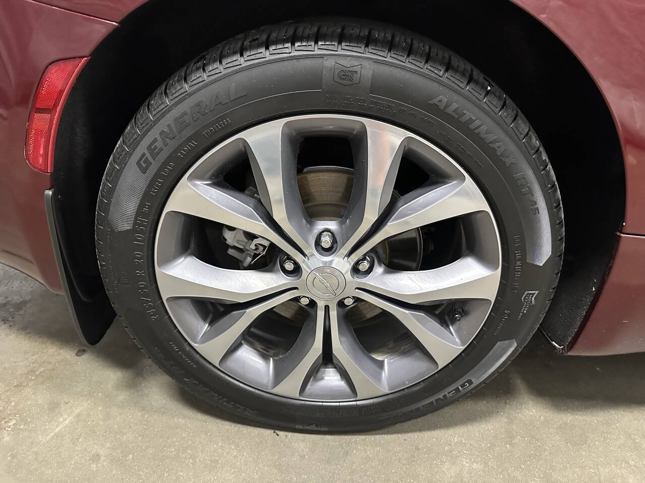 Used 2018 Chrysler Pacifica Limited w/ Tire & Wheel Group FWD image 24
