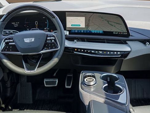 New 2026 Cadillac Optiq Luxury 2 image 24