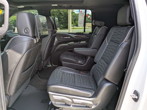 Used 2023 Cadillac Escalade ESV Sport Platinum RWD image 16