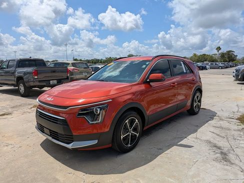 Certified 2023 Kia Niro EX FWD image 4