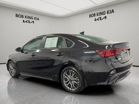 Used 2022 Kia Forte GT-Line w/ GT-Line Premium Package FWD image 3