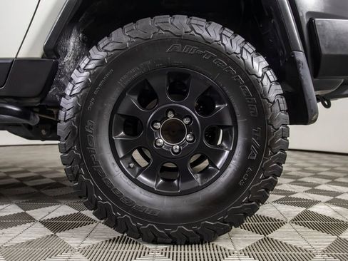 Used 2012 Toyota FJ Cruiser 4WD w/ Convenience Pkg image 39