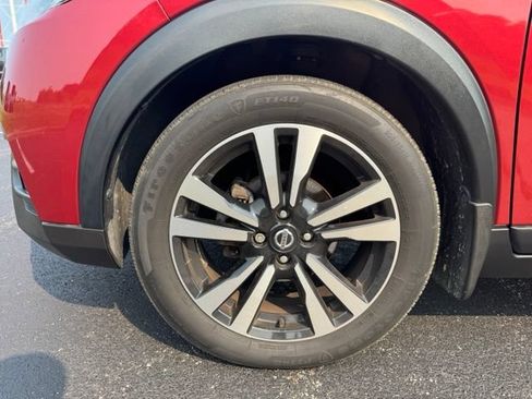 Used 2019 Nissan Kicks SR w/ SR Premium Package FWD image 12