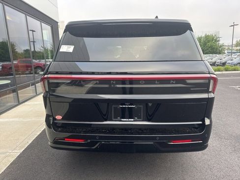 New 2025 Lincoln Navigator L Reserve image 4