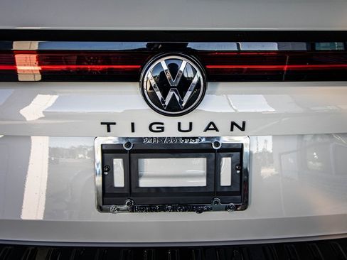 New 2026 Volkswagen Tiguan SE R-Line image 16