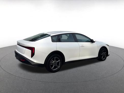 Used 2025 Kia K4 LXS FWD image 12