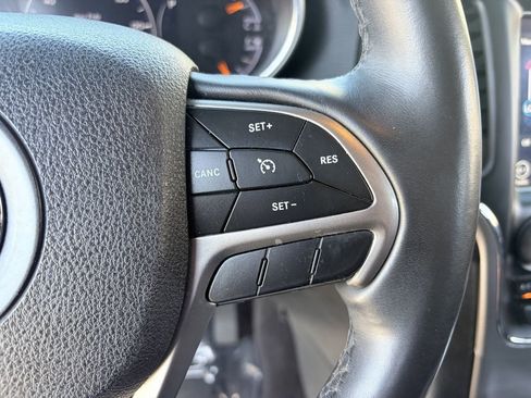 Used 2018 Jeep Grand Cherokee Altitude RWD image 22