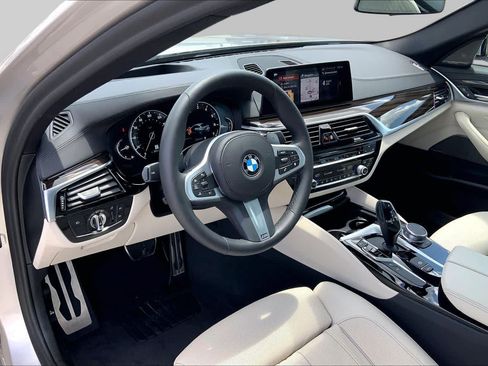 Used 2019 BMW 540i w/ M Sport Package RWD image 17
