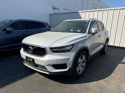 Used 2020 Volvo XC40 T5 Momentum w/ Protection Package