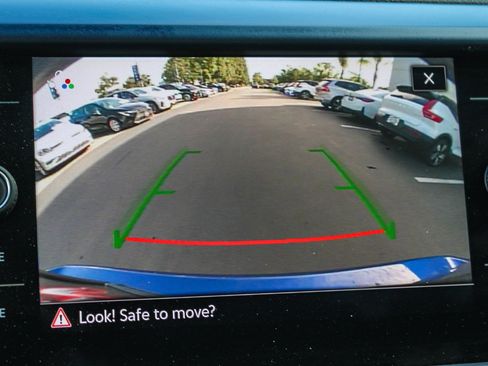 Used 2024 Volkswagen Taos SE image 24