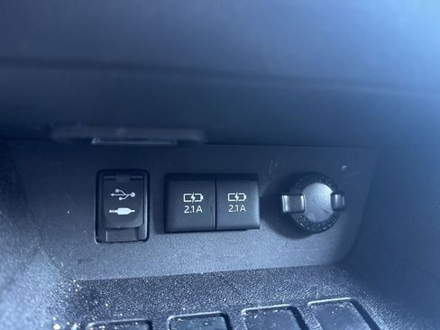 Used 2018 Toyota Highlander LE image 24