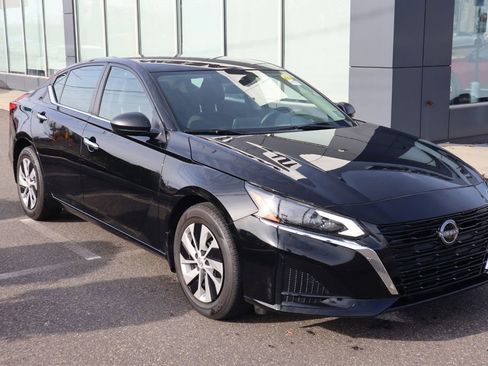 Certified 2025 Nissan Altima 2.5 S image 3