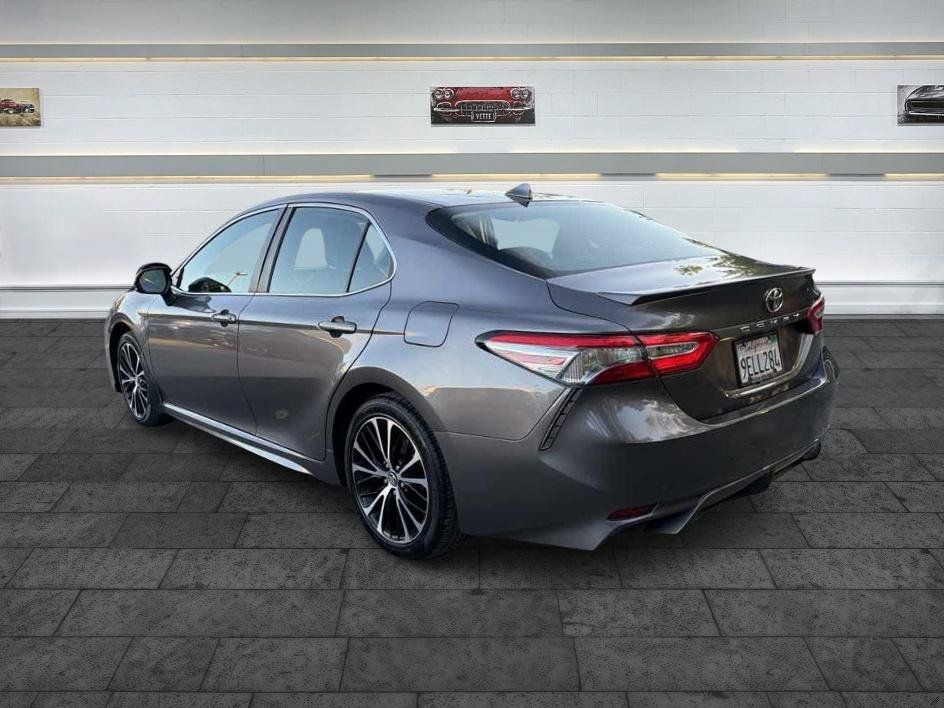 Used 2019 Toyota Camry SE FWD image 5
