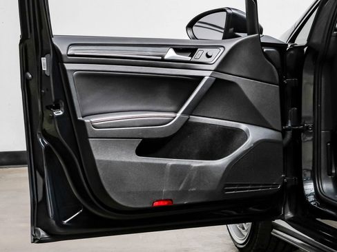 Used 2017 Volkswagen GTI SE image 42