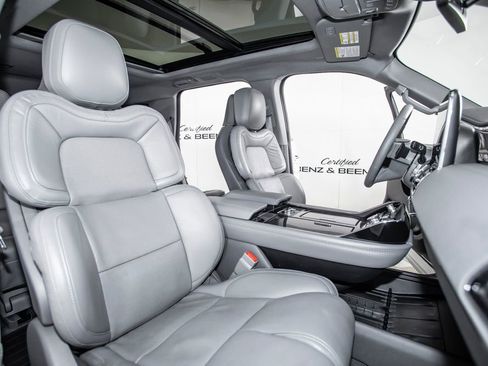 Used 2021 Lincoln Navigator Reserve image 22