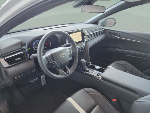 Used 2026 Toyota Camry SE image 6