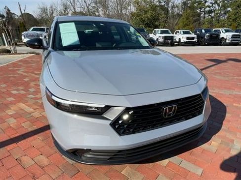 Certified 2025 Honda Accord SE image 4