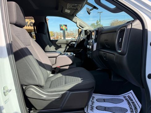 Used 2022 GMC Sierra 2500 SLE w/ SLE Value Package; image 11