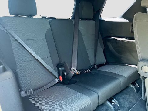 Used 2023 Chevrolet Traverse LT FWD image 26