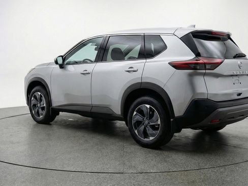 Used 2025 Nissan Rogue SV FWD image 5