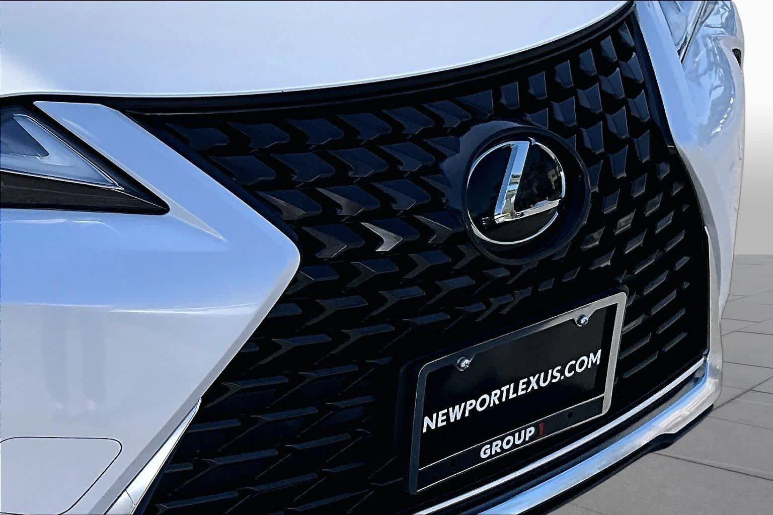 Used 2019 Lexus UX 200 w/ Premium Package FWD image 28