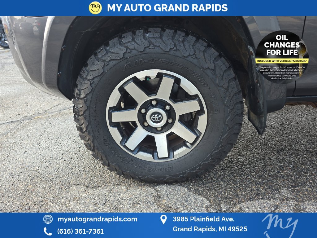 Used 2017 Toyota 4Runner TRD Off-Road Premium AWD/4WD image 29